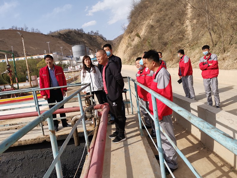 黃國全一行調研子長(cháng)市污油泥無(wú)害化處理廠(chǎng)_副本_副本.jpg